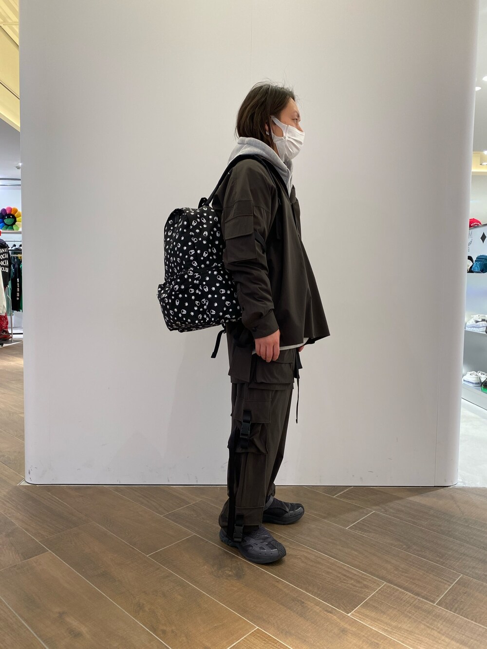「カジュアル、LHP、カーキ、Danke schon、カーゴパンツ、シンプルコーデ、ルシアンペラフィネ、今日のコーデ、秋冬コーデ、lhp名古屋PARCO」｜「DANKE SCHONのDankeSchon/ダンケシェーン/撥水ストレッチナイロンカーゴパンツ（カーゴパンツ、グリーン系）」を使った、kazuya muraiさん（メンズ・168cm）の冬コーディネートの1枚目の写真