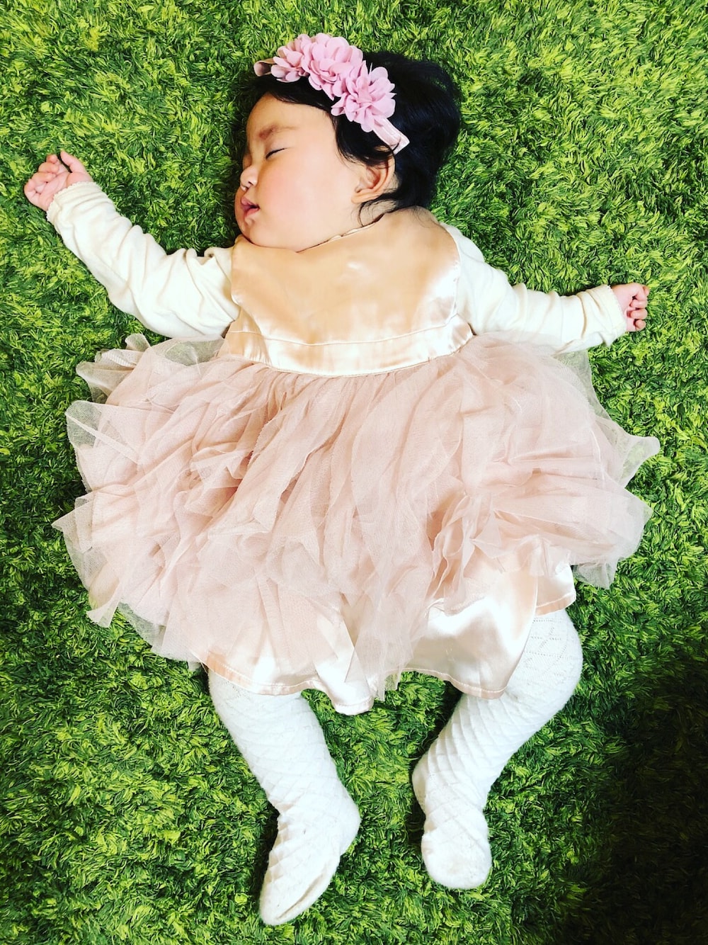 「女の子、ドレスアップ、8ヶ月、生後８ヶ月、娘コーデ、三兄妹」｜「babyGAPのアイテム（ドレス、ピンク系）」を使った、3kids_codeさん（キッズ・70cm）の冬コーディネートの1枚目の写真