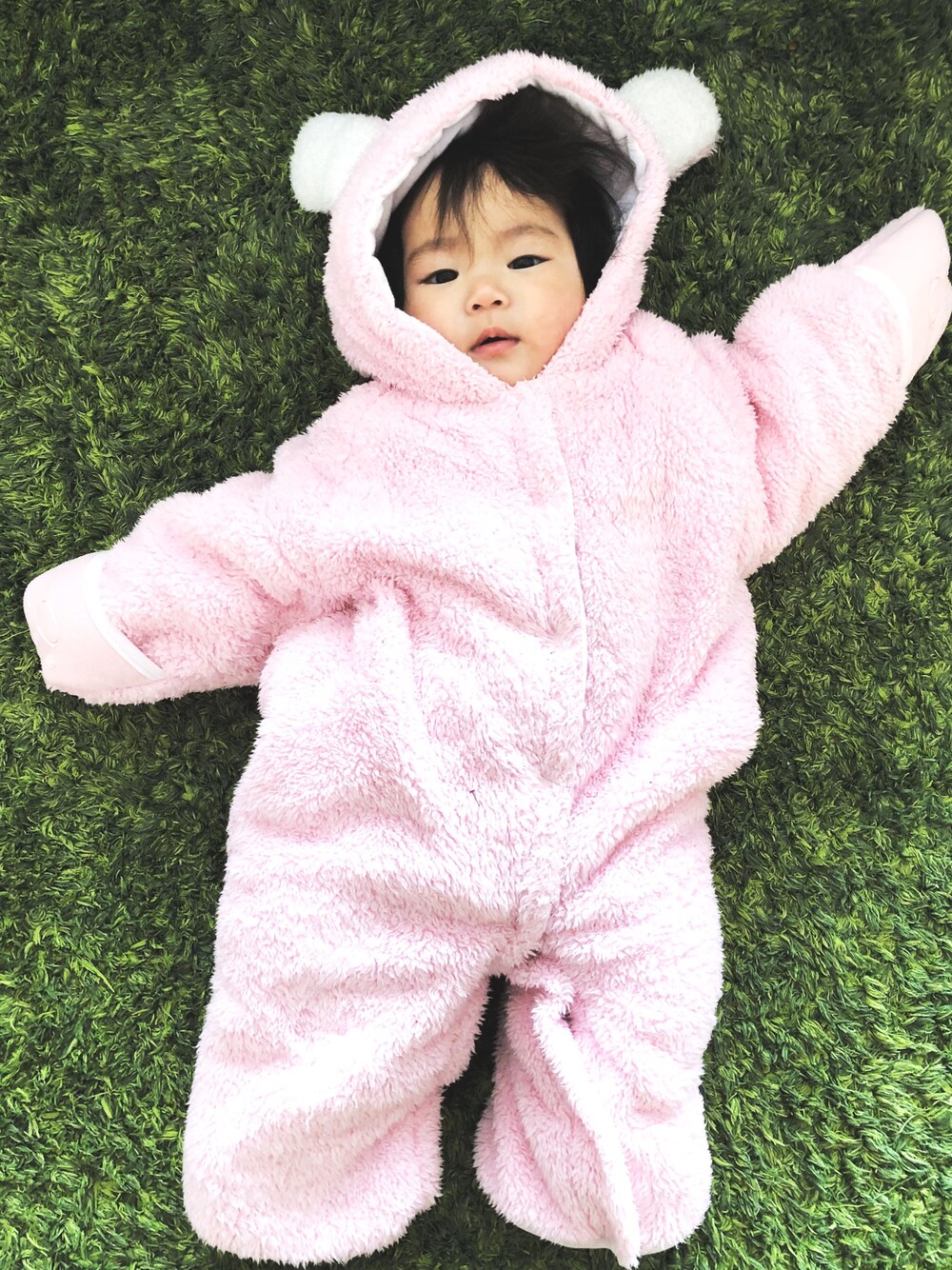 「女の子、8ヶ月、着ぐるみ、もこもこ、ぬいぐるみ、くまさん、くま耳、三兄妹、おしゃれさんと繋がりたい」｜「no brandのアイテム（ロンパース、ピンク系）」を使った、3kids_codeさん（キッズ・70cm）の冬コーディネートの1枚目の写真