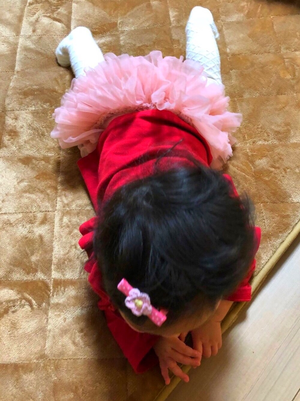 「女の子、女の子コーデ、女の子ベビー、フリフリブルマ、フリフリコーデ、三兄妹、おしゃれさんと繋がりたい、8ヶ月」｜「西松屋のアイテム（タイツ/ストッキング、ホワイト系）」を使った、3kids_codeさん（キッズ・70cm）の冬コーディネートの1枚目の写真