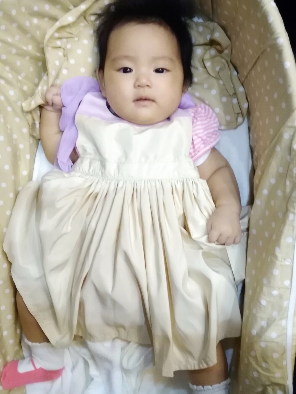 「女の子、お食い初め、三兄妹、娘コーデ、MARLMARL、Ralph Lauren、Kate Spade、おしゃれさんと繋がりたい」｜「MARLMARLのMARLMARL bouquet お食事エプロン (beige_kids)（スタイ/よだれかけ、ベージュ系）」を使った、3kids_codeさん（キッズ・60cm）の冬コーディネートの1枚目の写真
