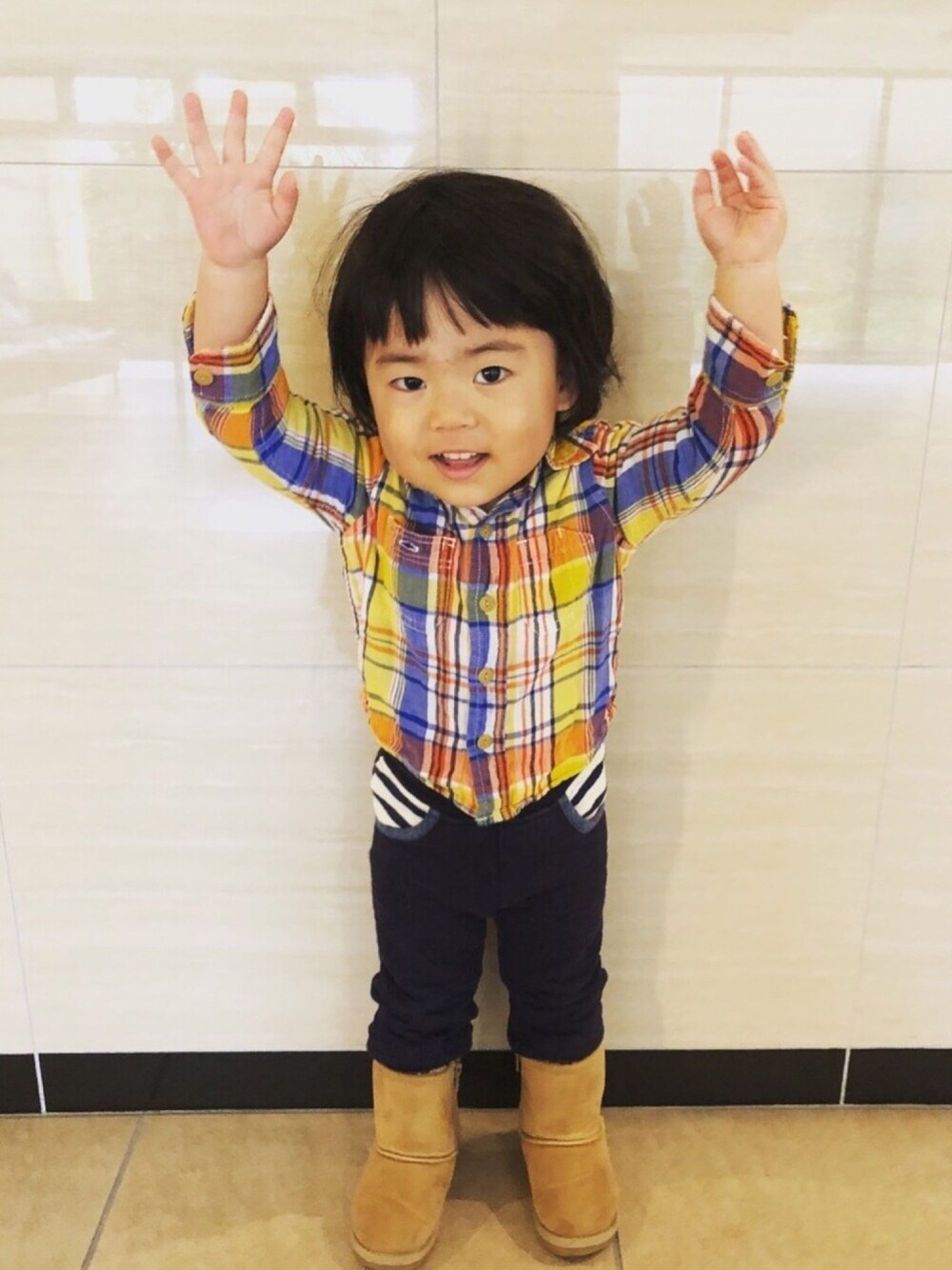 「男の子、男の子コーデ、チェックシャツ、今日のコーデ、2歳、２歳1ヶ月、三兄妹、おしゃれさんと繋がりたい」｜「babyGAPのアイテム（シャツ/ブラウス、イエロー系）」を使った、3kids_codeさん（キッズ・90cm）の冬コーディネートの1枚目の写真