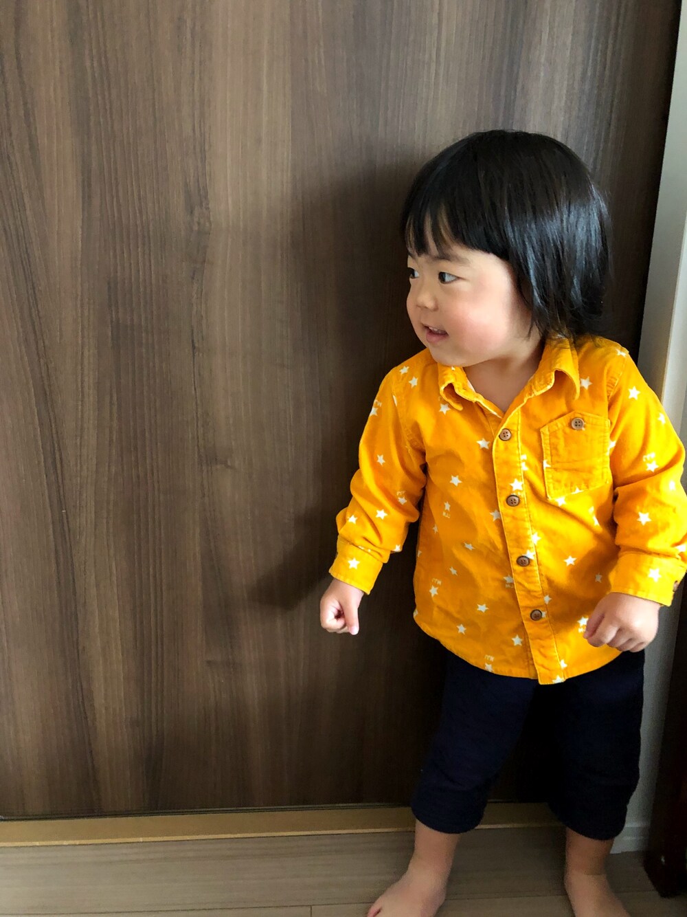 「男の子、男の子コーデ、黄色シャツ、2歳2ヶ月、三兄妹、おしゃれさんと繋がりたい、今日のコーデ」｜「Moujonjonのアイテム（シャツ/ブラウス、イエロー系）」を使った、3kids_codeさん（キッズ・90cm）の冬コーディネートの1枚目の写真