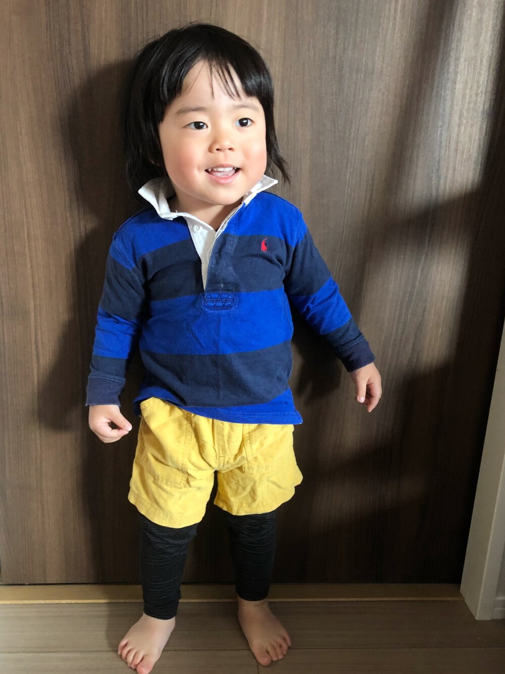 「男の子、2歳2ヶ月、ラルフローレン、レギンス×ショートパンツ、三兄妹、おしゃれさんと繋がりたい」｜「POLO RALPH LAURENのアイテム（ポロシャツ、ブルー系）」を使った、3kids_codeさん（キッズ・90cm）の冬コーディネートの1枚目の写真