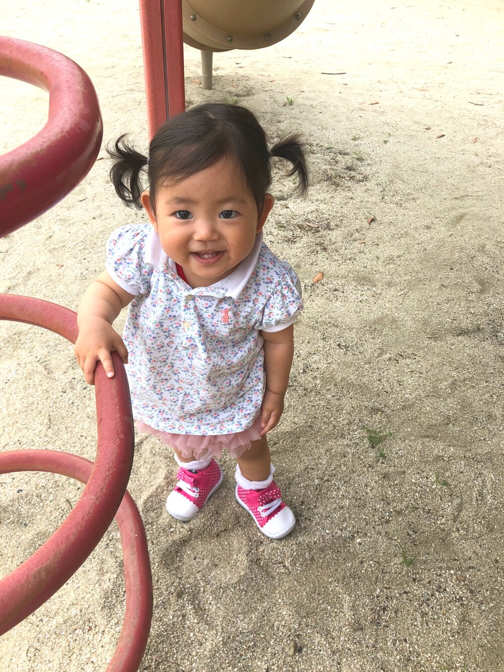 「1歳、女の子、ラルフローレン、小花柄、フリフリブルマ、おしゃれさんと繋がりたい、三兄妹」｜「POLO RALPH LAURENのアイテム（ポロシャツ、ホワイト系）」を使った、3kids_codeさん（キッズ・70cm）の春コーディネートの1枚目の写真