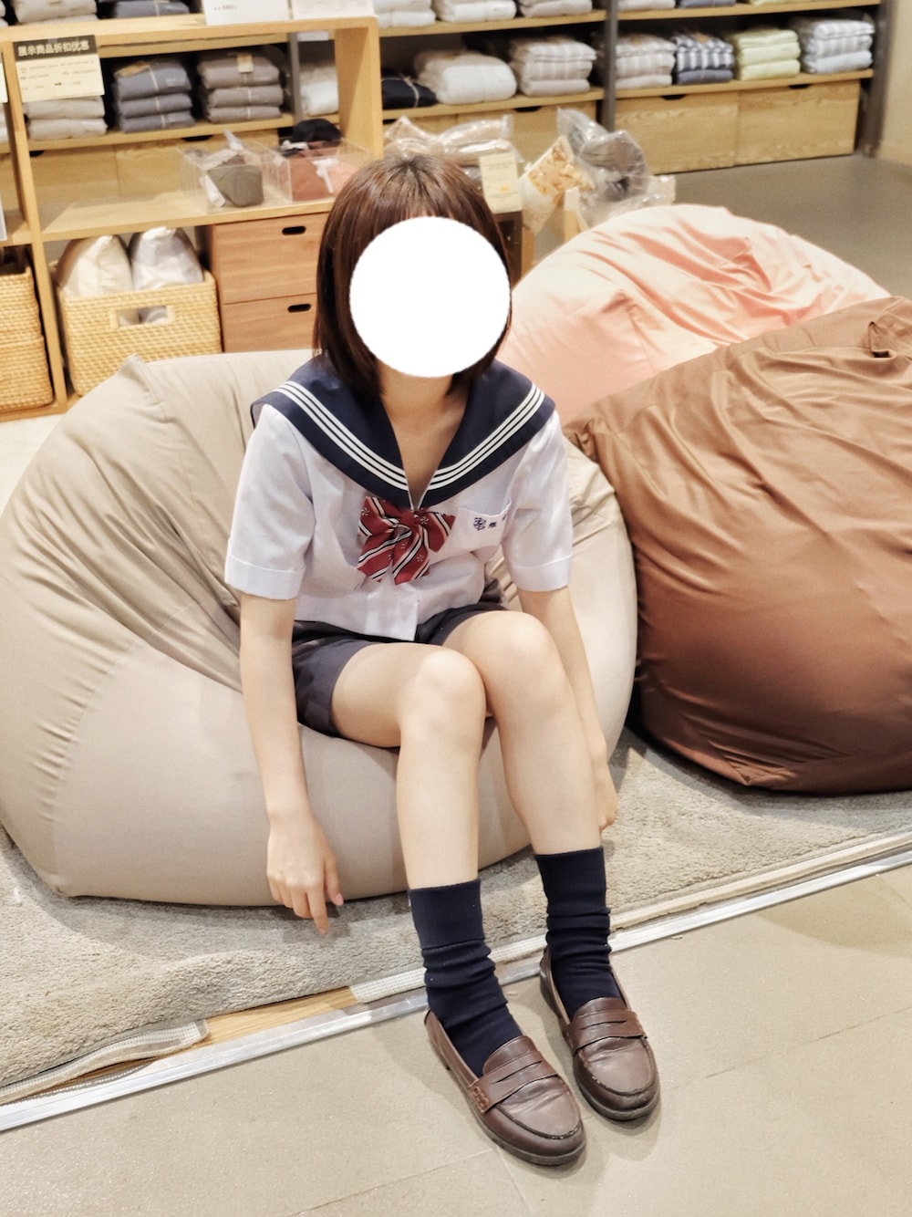 「休日スタイル、JK、jk制服、JKコーデ」｜「ROCO NAILSのアイテム（蝶ネクタイ、レッド系）」を使った、JK小野妹的橱窗さん（レディース・150cm）の秋コーディネートの1枚目の写真