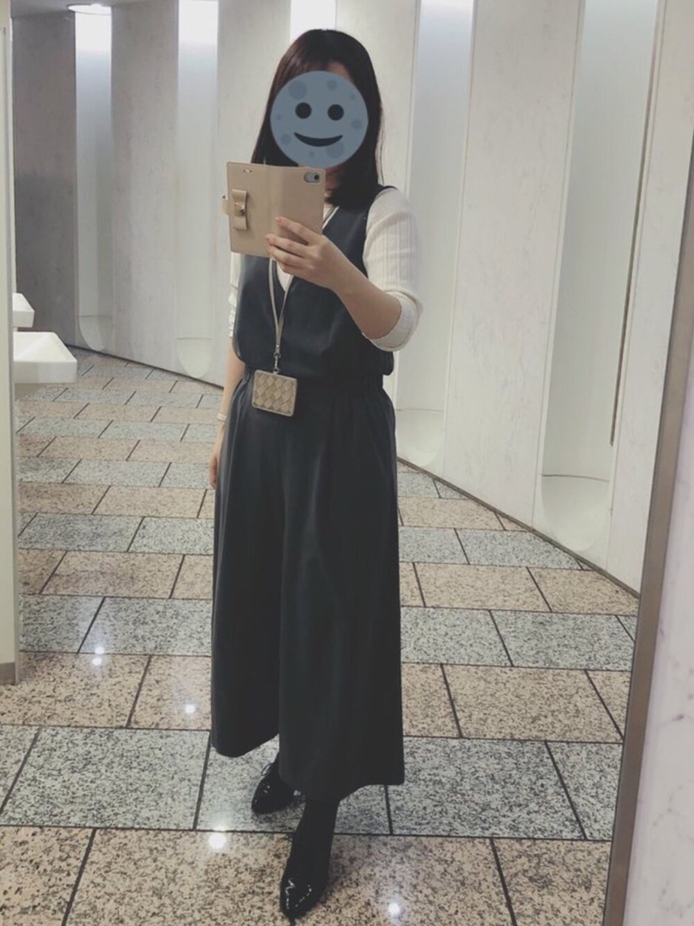 「UNIQLOのアイテム（オールインワン・サロペット、グレー系）」を使った、gonge_of_krgmさん（レディース・153cm）の冬コーディネートの1枚目の写真