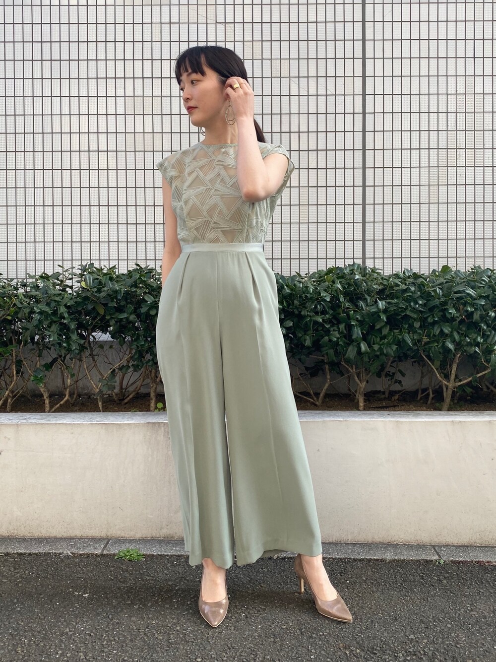 藤井さんの「LADYトライアングルパターンパンツドレス（LAGUNAMOON）」を使ったコーディネート