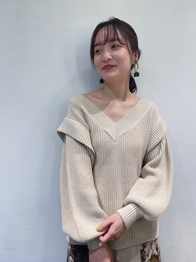 「おおぶりピアス」｜「アイテム（ニット/セーター）」を使った、藤井さん（レディース・166cm）の秋コーディネート