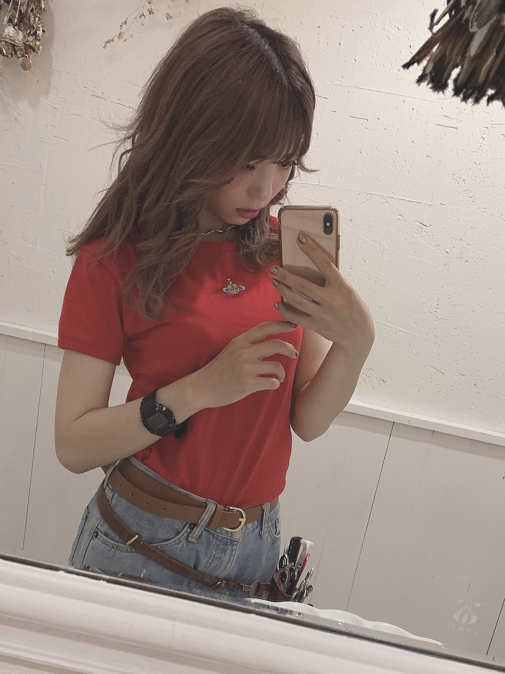 「Tシャツ、デニム、赤」｜「Vivienne Westwoodのアイテム（Tシャツ/カットソー、レッド系）」を使った、rinasuさん（レディース・163cm）の春コーディネートの1枚目の写真