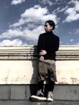 「DRKSHDW by RICK OWENS（ダークシャドウ バイ リックオウエンス）のアイテム（カーゴパンツ）」を使った、hiLoさん（メンズ・170cm）の冬コーディネート