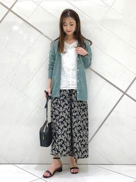 「URBAN RESEARCH DOORS（アーバンリサーチドアーズ）の小花柄ギャザーフレアスカート（スカート）」を使った、井上　裕美さん（レディース・158cm）の春コーディネート