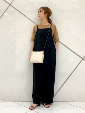 「キャメル」｜「アイテム（オールインワン・サロペット）」を使った、井上　裕美さん（レディース・158cm）の春コーディネート