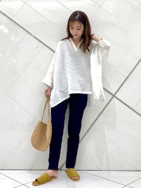 「URBAN RESEARCH DOORS（アーバンリサーチドアーズ）のペーパープレーンショルダーバッグ（ショルダーバッグ）」を使った、井上　裕美さん（レディース・158cm）の春コーディネート