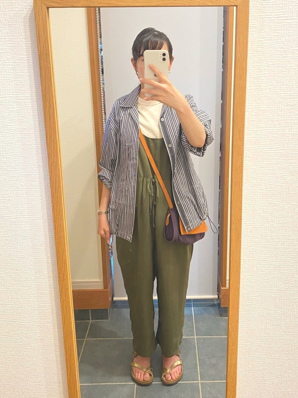 「JOURNAL STANDARDのアイテム（オールインワン・サロペット、グリーン系）」を使った、ぴっぴさん（レディース・157cm）の秋コーディネートの1枚目の写真