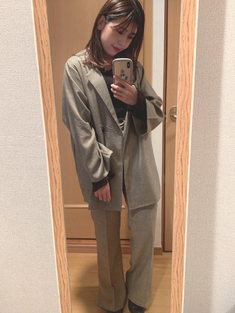 「Kastane、低身長コーデ、チェック柄、チドリ柄、大人カジュアル、セットアップ、ブーツ、秋コーデ、パンツスタイル、低身長」｜「Kastaneのチェックセットアップジャケット（テーラードジャケット、ベージュ系）」を使った、おまめさん（レディース・150cm）の秋コーディネートの1枚目の写真