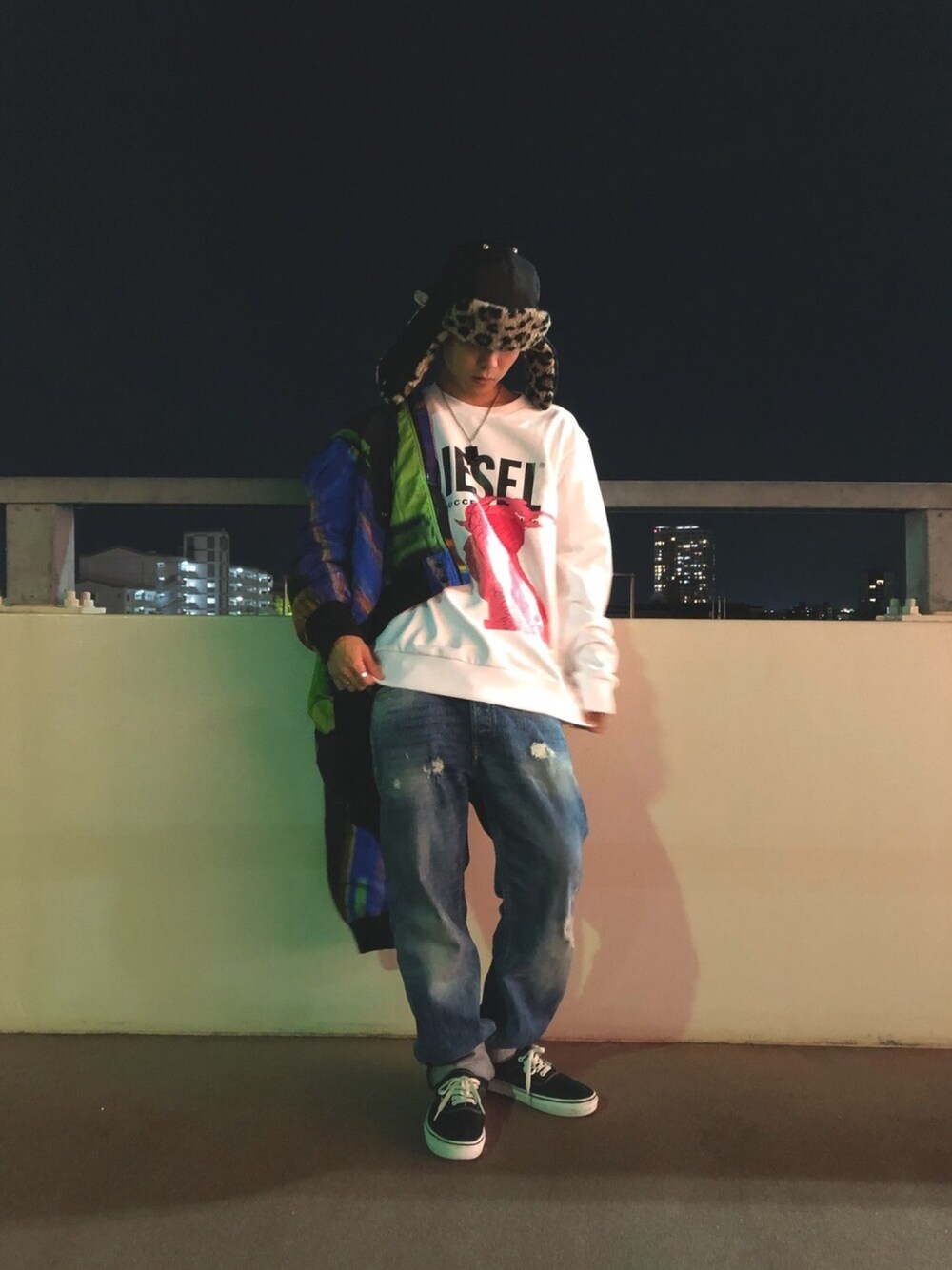 「スニーカー、秋服、ストリート、ビッグシルエット、Diesel、お洒落さんとつながりたい、シンプルコーデ、フライトキャップ、ダウンジャケット、デニム」｜「DIESELのメンズ アビエイター キャップ（キャップ、ブラック系）」を使った、aose shimoideさん（メンズ・170cm）の秋コーディネートの1枚目の写真