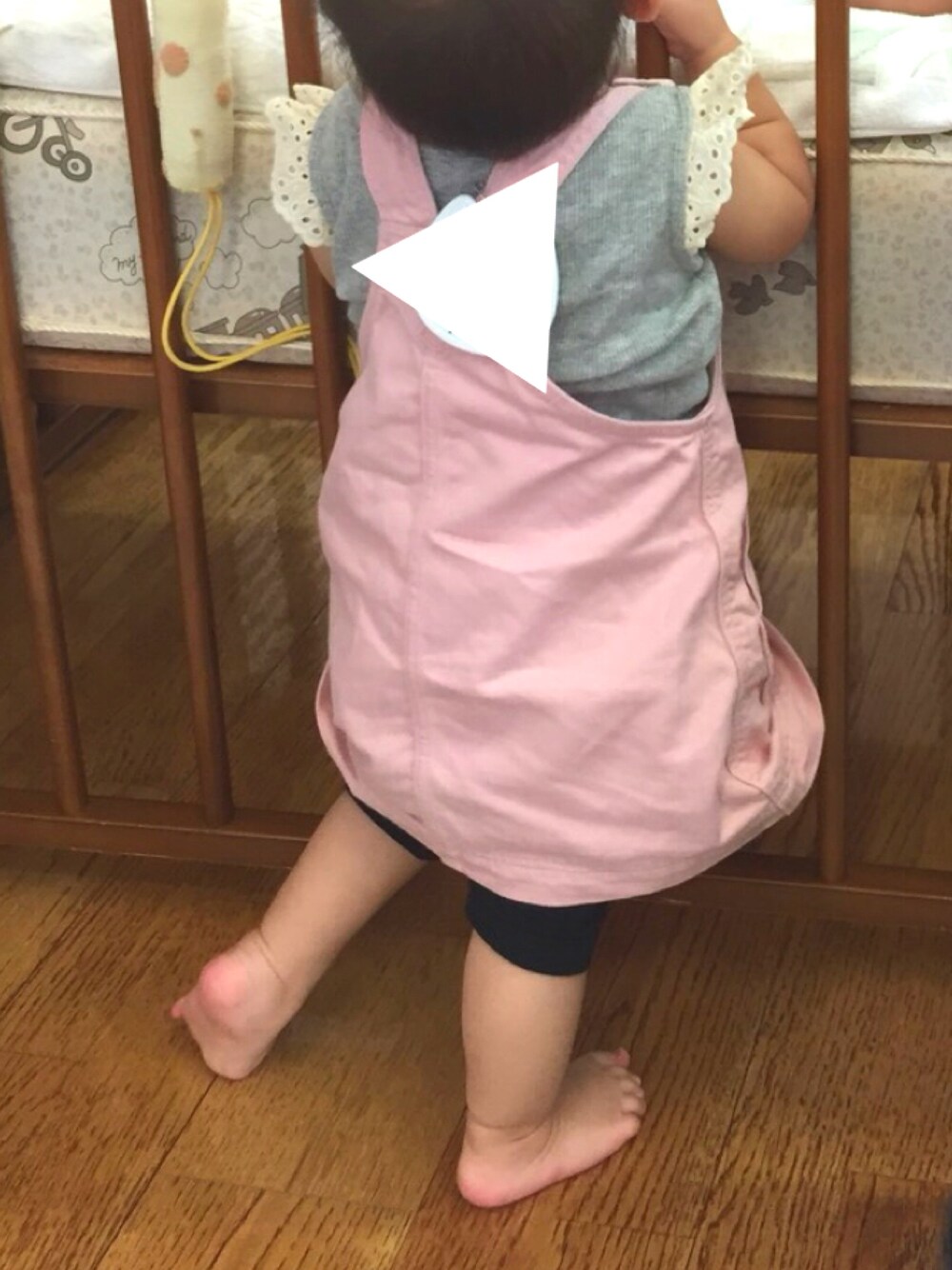 「カジュアル、キッズファッション、女の子、夏コーデ、プチプラコーデ、1歳、GAP、ジャンパースカート」｜「GAPのアイテム（タンクトップ、グレー系）」を使った、co_riさん（キッズ・80cm）の夏コーディネートの1枚目の写真