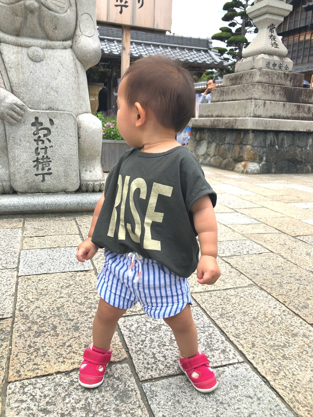 「プチプラコーデ、シンプル、キッズファッション、おんなのこ、1歳、休日スタイル、H&M、夏コーデ」｜「H&Mのアイテム（パンツ、ホワイト系）」を使った、co_riさん（キッズ・80cm）の夏コーディネートの1枚目の写真