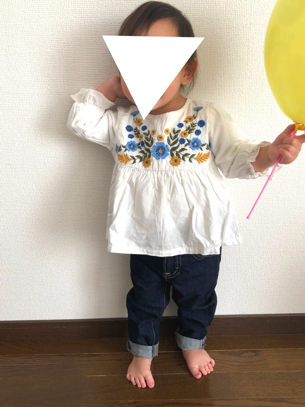 「キッズコーデ、カジュアル、休日コーデ、シンプル、プチプラコーデ、デニム、1歳、おんなのこ、LEE」｜「Birthdayのアイテム（シャツ/ブラウス、ホワイト系）」を使った、co_riさん（キッズ・80cm）の冬コーディネートの1枚目の写真