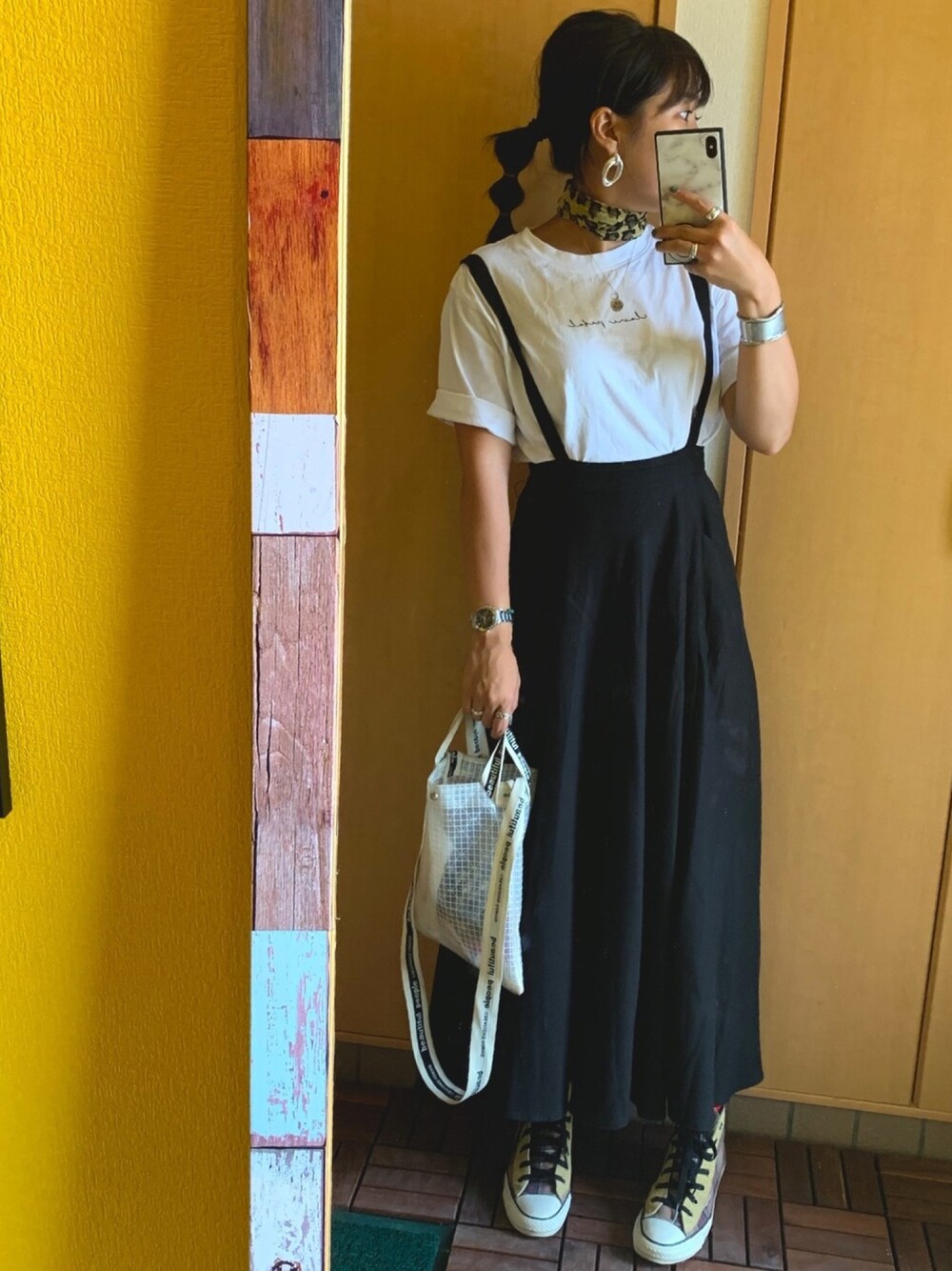 「大人トレンドカジュアル、秋服、秋色、ロングスカート、converse、ザラジョ、白Tシャツ、いいね、save、フォローお願いします🤑、モノトーンコーデ、低身長」｜「CLANEのアイテム（Tシャツ/カットソー、ホワイト系）」を使った、ku.bomiさん（レディース・156cm）の秋コーディネートの1枚目の写真
