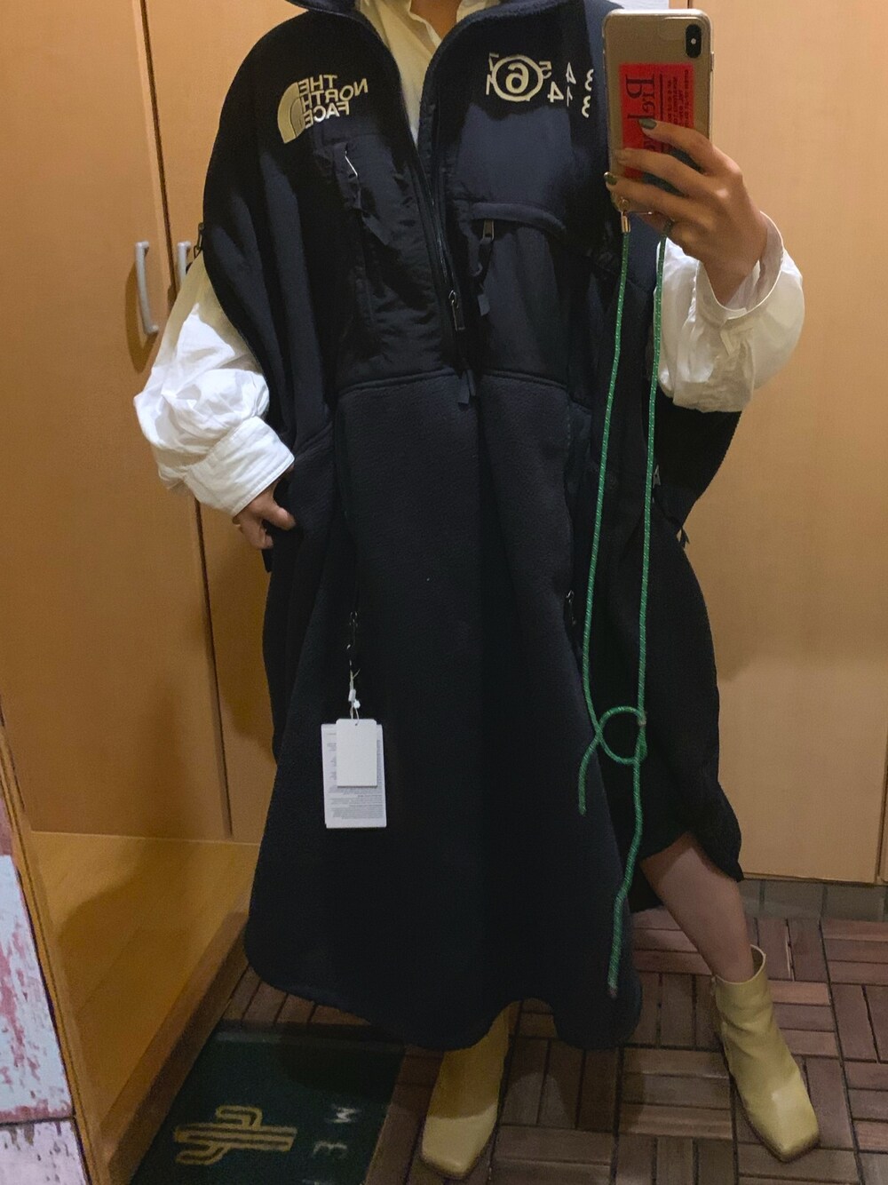 「ストリート、フリースプルオーバー、ノースフェイス、wearhalloween2020、ビックシルエット、オトナカジュアル、モノトーン、ロングコート」｜「MM6 Maison Martin Margielaのノースフェイスコラボ（ジャケット/アウター、ブラック系）」を使った、ku.bomiさん（レディース・156cm）の秋コーディネートの1枚目の写真
