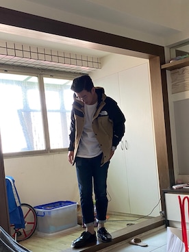 「EDWIN」｜「アイテム（マウンテンパーカー）」を使った、李宗偉さん（メンズ・175cm）の冬コーディネート