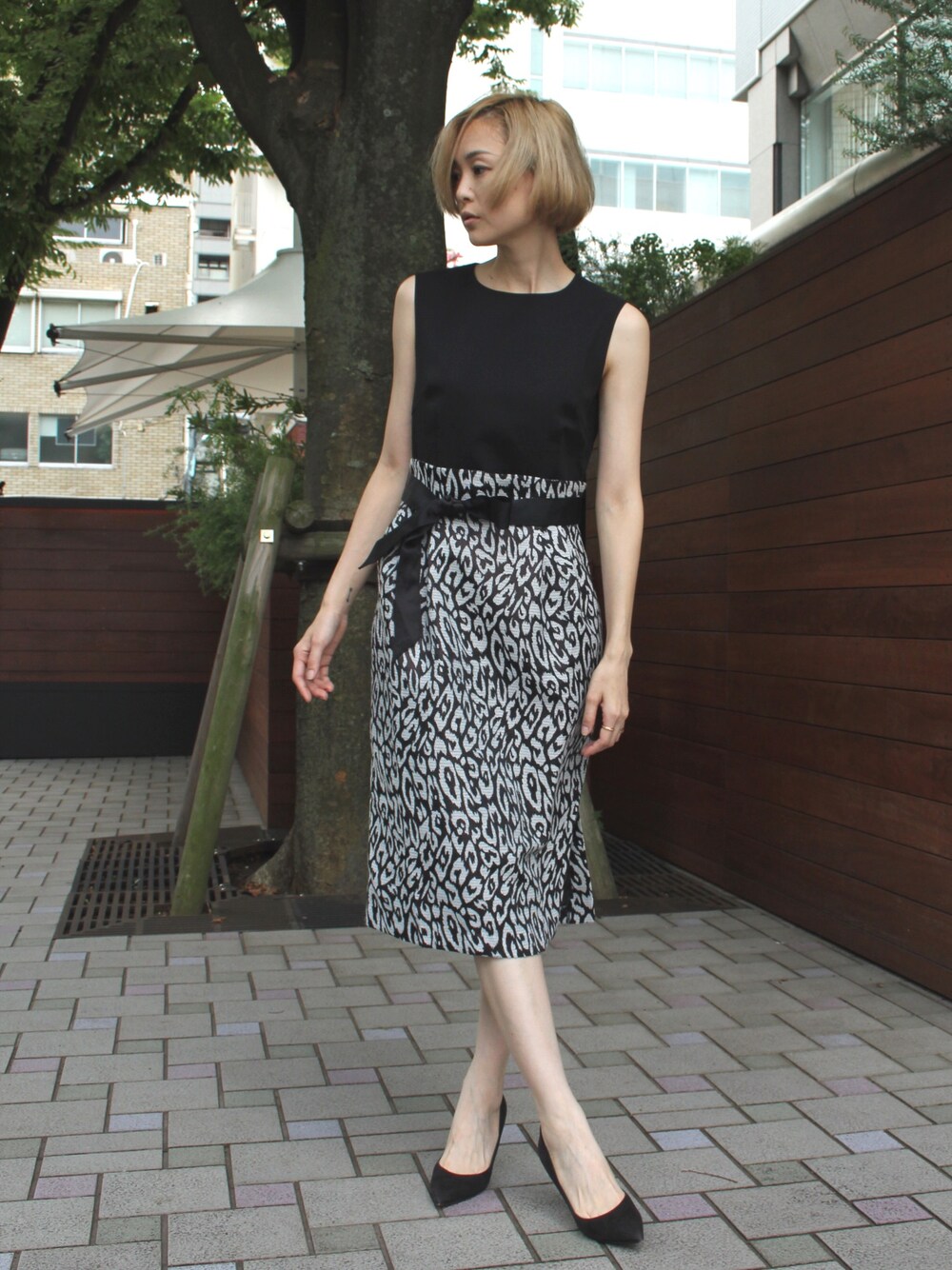 「ワンピース、キレイめ、ドレス、ドレスアップ、summer、Danny&Anne(Danny&Anne)、STUDIOUS、STUDIOUS SELECT(STUDIOUS SELECT)、デート、レオパード」｜「STUDIOUS SELECTの【Danny&Anne】ジャガードミディーワンピース（ワンピース、ブラック系）」を使った、Shizuka Natoriさん（レディース・165cm）の夏コーディネートの1枚目の写真