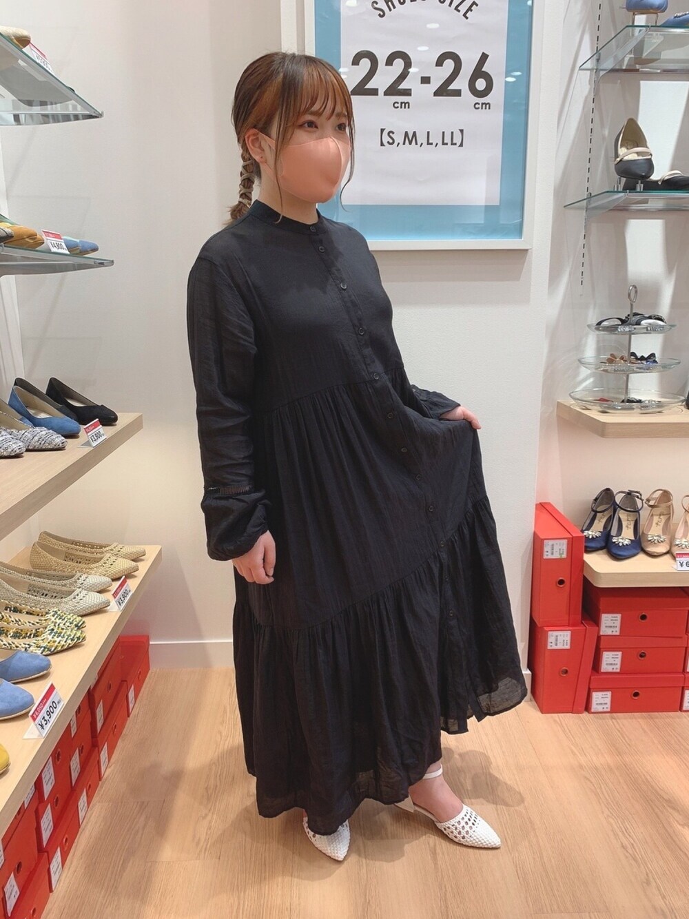 「低身長、低身長コーデ、ワンピース、シャツワンピ、ブラック、パンプス、ホワイト、オリエンタルトラフィック、ORiental TRaffic(ORiental TRaffic)、2112」｜「NICE CLAUPのアイテム（シャツワンピース、ブラック系）」を使った、ORiental TRaffic仙台港店さん（レディース・152cm）の春コーディネートの1枚目の写真