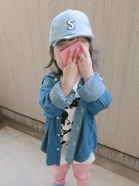 「西松屋（ニシマツヤ）のアイテム（Tシャツ/カットソー、ホワイト系）」を使った、27coさん（キッズ）の冬コーディネート