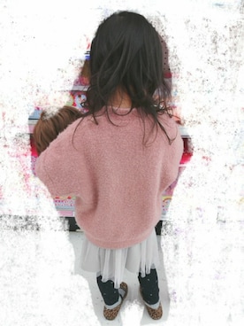 「UNIQLO（ユニクロ）のブークレVネックカーディガン（カーディガン/ボレロ、ピンク系）」を使った、27coさん（キッズ）の冬コーディネート
