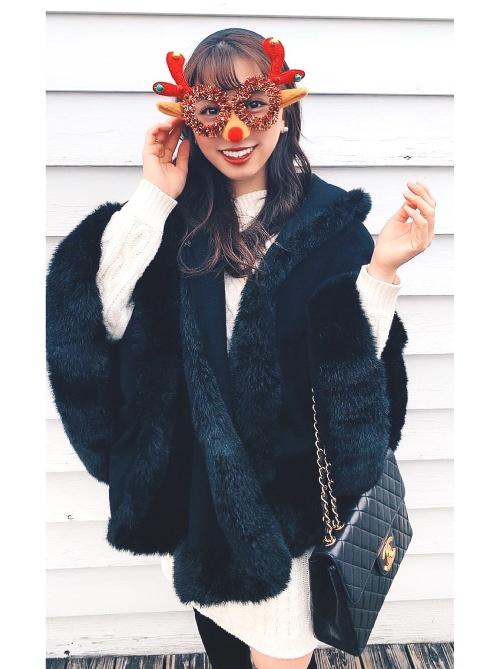 「クリスマス、クリスマスコーデ、サンタクロース、冬セットアップ、冬、冬コーデ、chanel、シャネル、yukakico」｜「LILY BROWNのアイテム（ポンチョ、ブラック系）」を使った、yukita さん（レディース・160cm）の冬コーディネートの1枚目の写真
