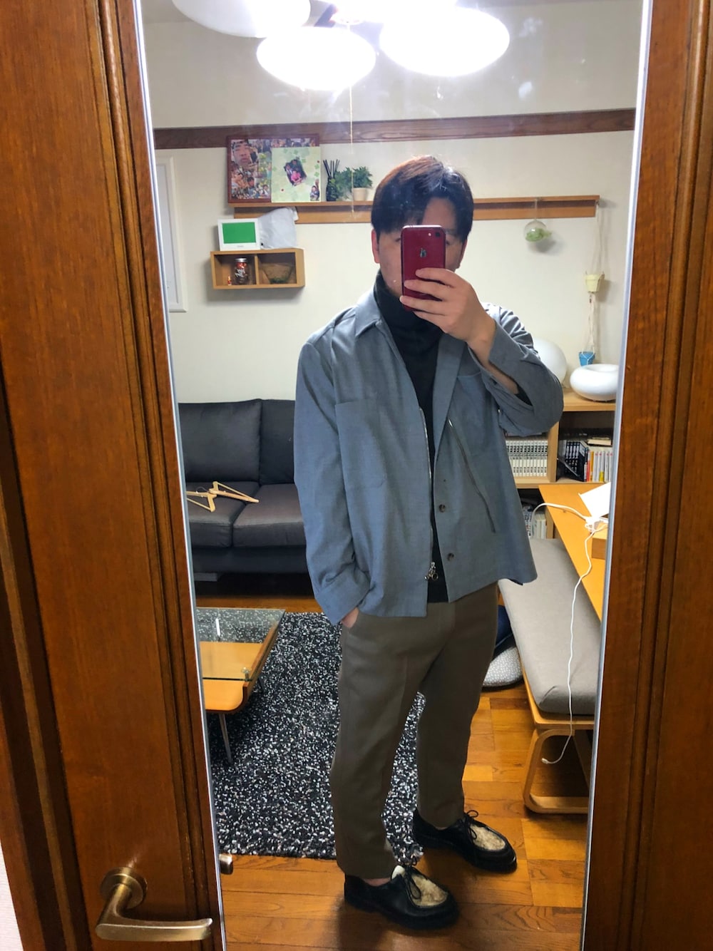 「crepusculeのアイテム（ニット/セーター、ブラウン系）」を使った、カーボンさん（メンズ・173cm）の冬コーディネートの1枚目の写真