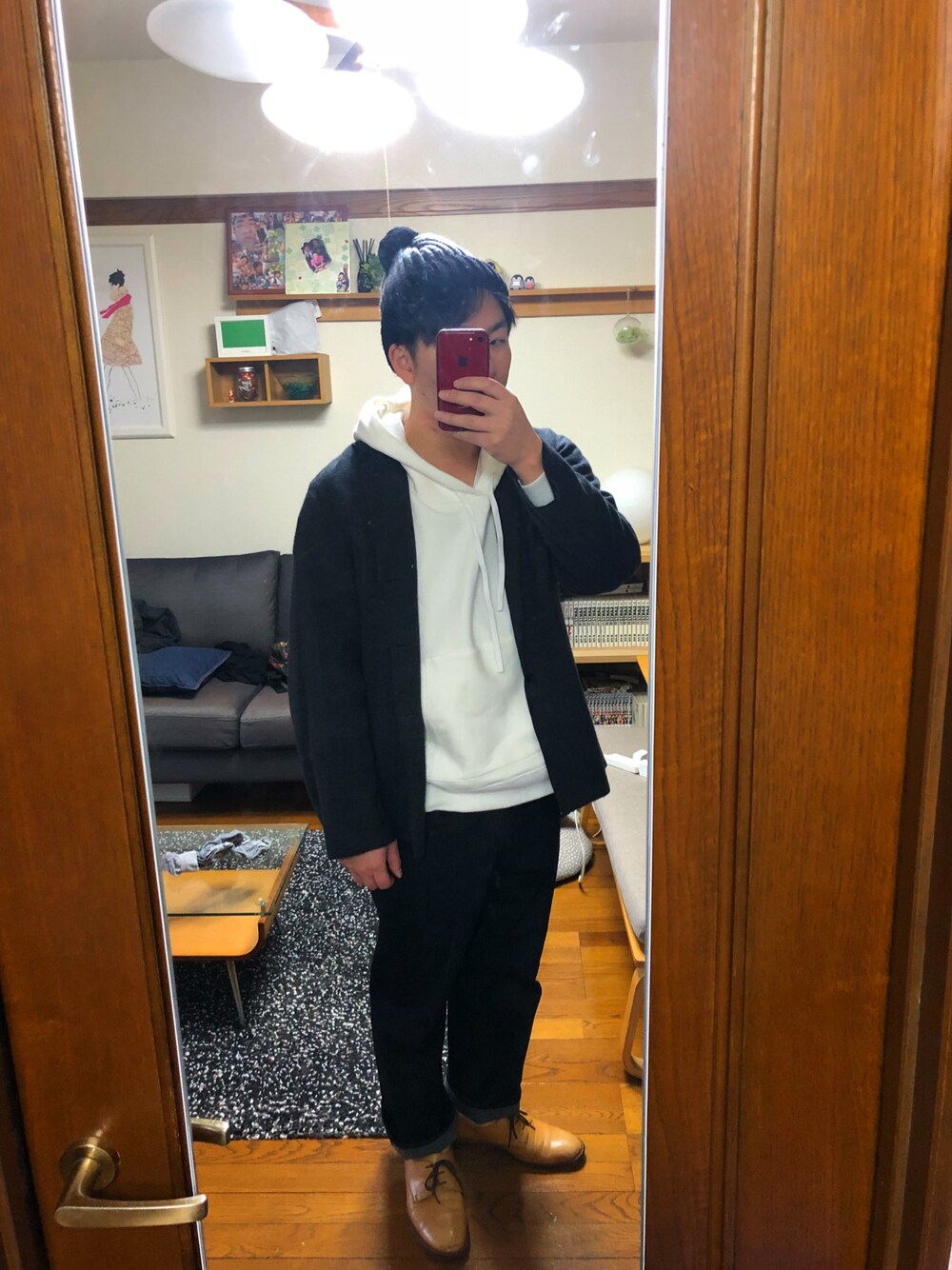 「MR.GENTLEMANのアイテム（パーカー、ホワイト系）」を使った、カーボンさん（メンズ・173cm）の冬コーディネートの1枚目の写真