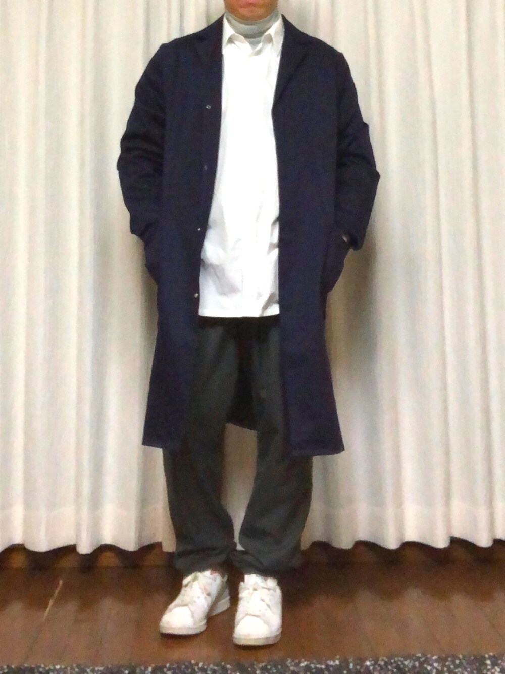 「Graphpaperのアイテム（シャツ/ブラウス、ホワイト系）」を使った、カーボンさん（メンズ・173cm）の冬コーディネートの1枚目の写真