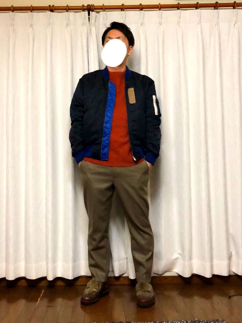 「AURALEEのLIGHT MELTON SLACKS（スラックス、ベージュ系）」を使った、カーボンさん（メンズ・173cm）の冬コーディネートの1枚目の写真