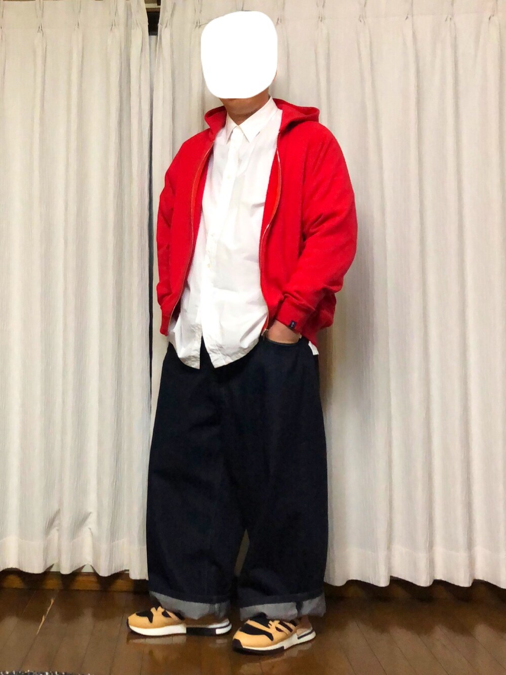 「Graphpaperのアイテム（パーカー、レッド系）」を使った、カーボンさん（メンズ・173cm）の冬コーディネートの1枚目の写真