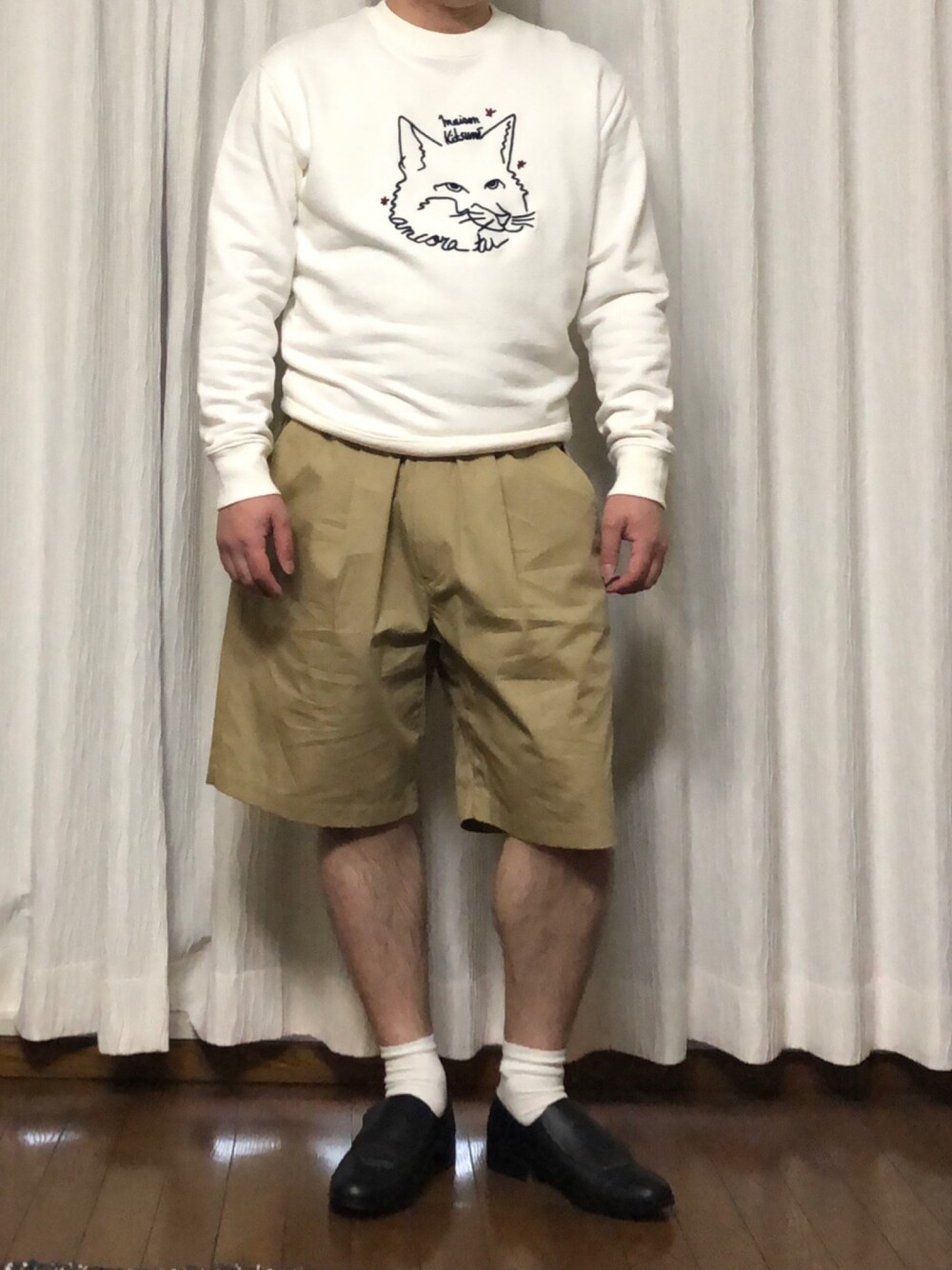 「Maison Kitsuneのアイテム（スウェット、ホワイト系）」を使った、カーボンさん（メンズ・173cm）の春コーディネートの1枚目の写真