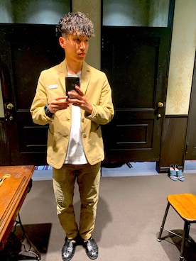 DIESEL ベージュ テーラードジャケット　※着画あり DIESELのテーラードジャケット（ベージュ系）を使ったメンズ人気