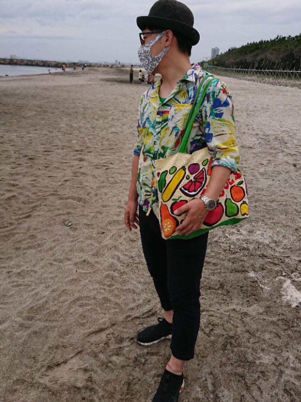 「砂浜、TRADER JOE'S」｜「Desigualのアイテム（シャツ/ブラウス、その他）」を使った、chi さん（メンズ・167cm）の秋コーディネートの1枚目の写真