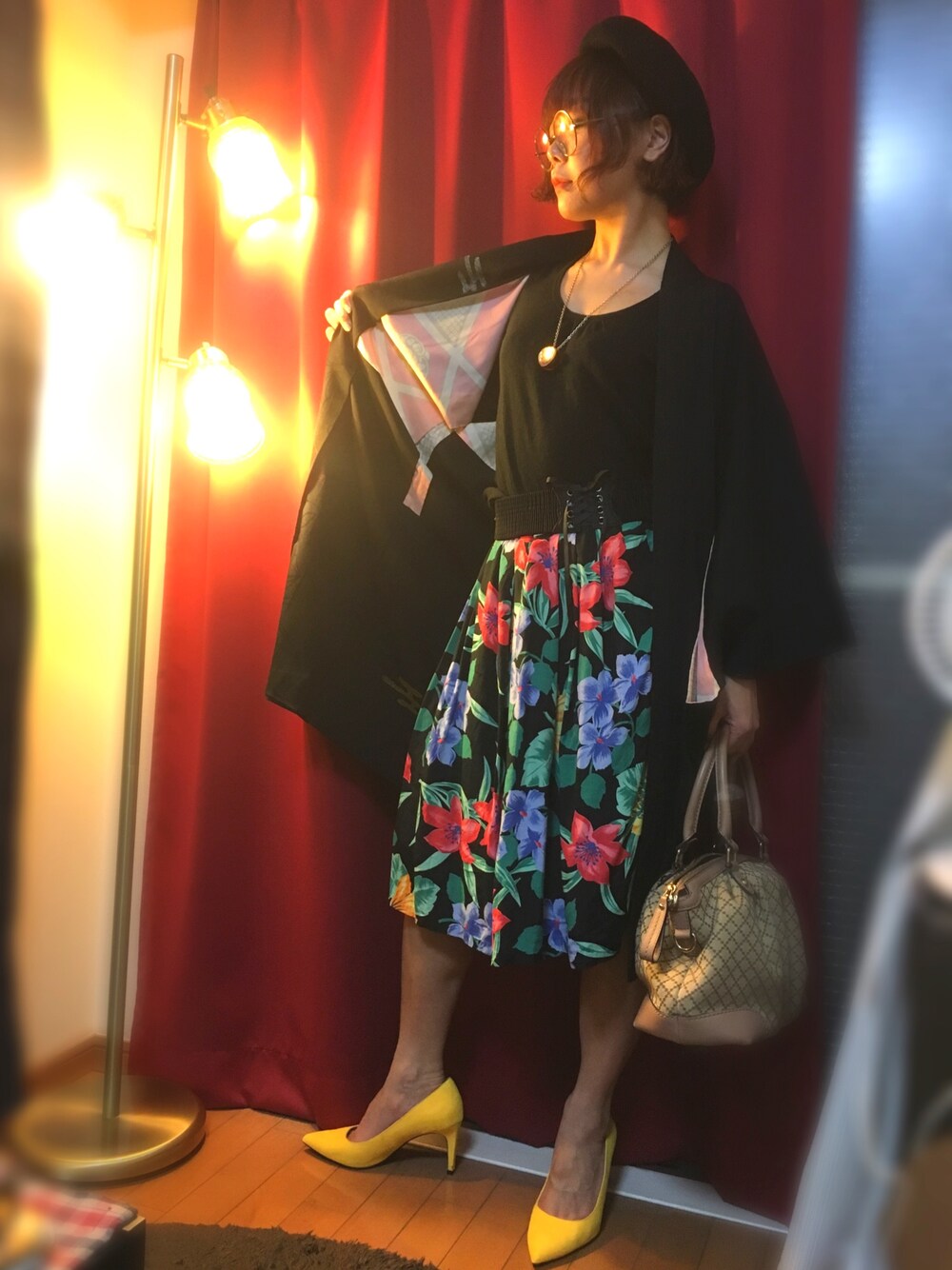 「一点物、差し色、初夏、ベレー帽×メガネ、kimono、着物アンティーク、プチプラミックス、花柄スカート、古着MIX、黒コーデ」｜「KIMONOKABUKISのアイテム（ジャケット/アウター、ブラック系）」を使った、Megさん（レディース・154cm）の夏コーディネートの1枚目の写真