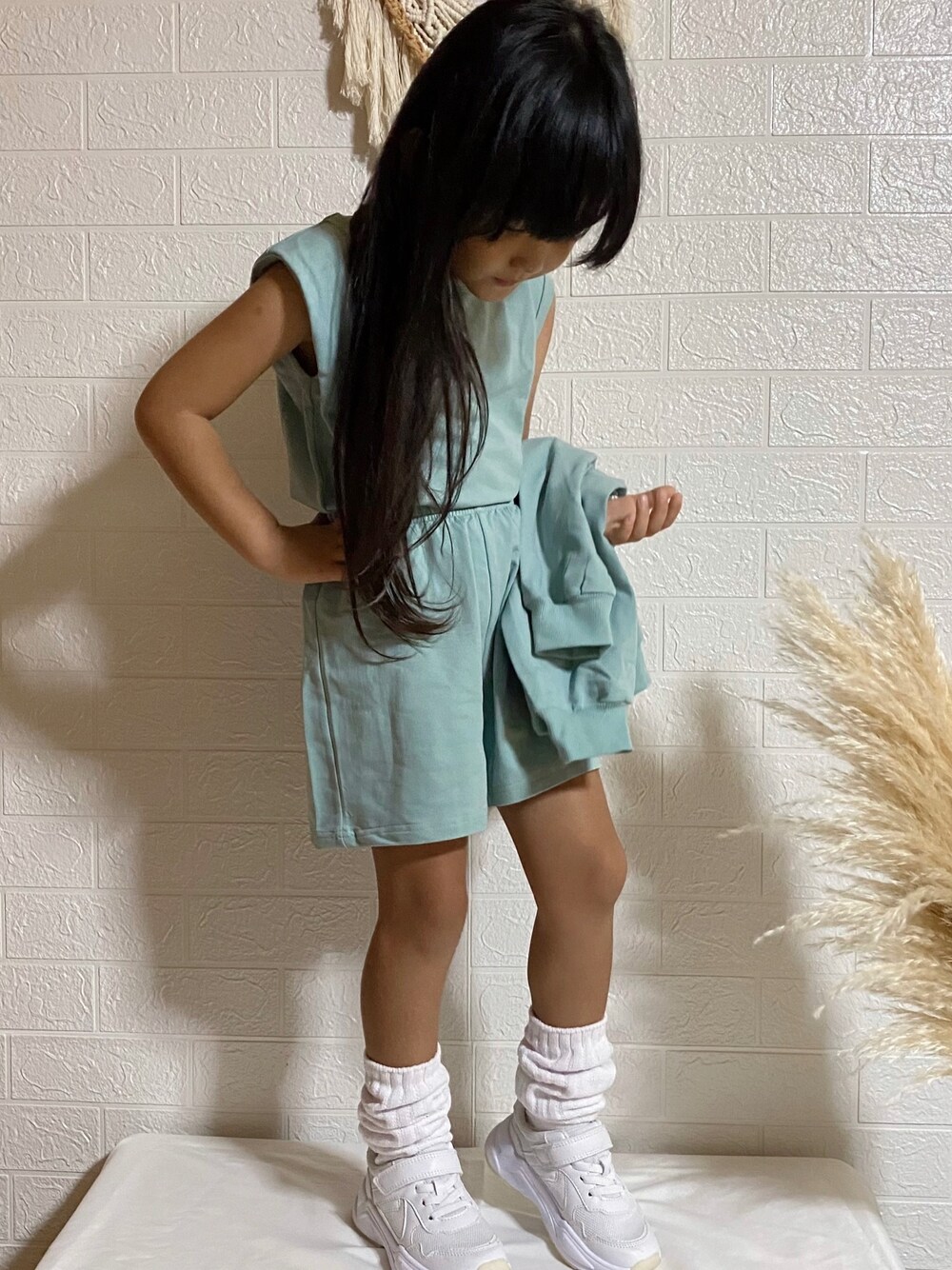 「5歳、女の子コーデ、キッズコーデ、韓国子供服、お洒落さんと繋がりたい」｜「韓国子供服のアイテム（タンクトップ、グリーン系）」を使った、Arisuさん（キッズ・110cm）の夏コーディネートの1枚目の写真