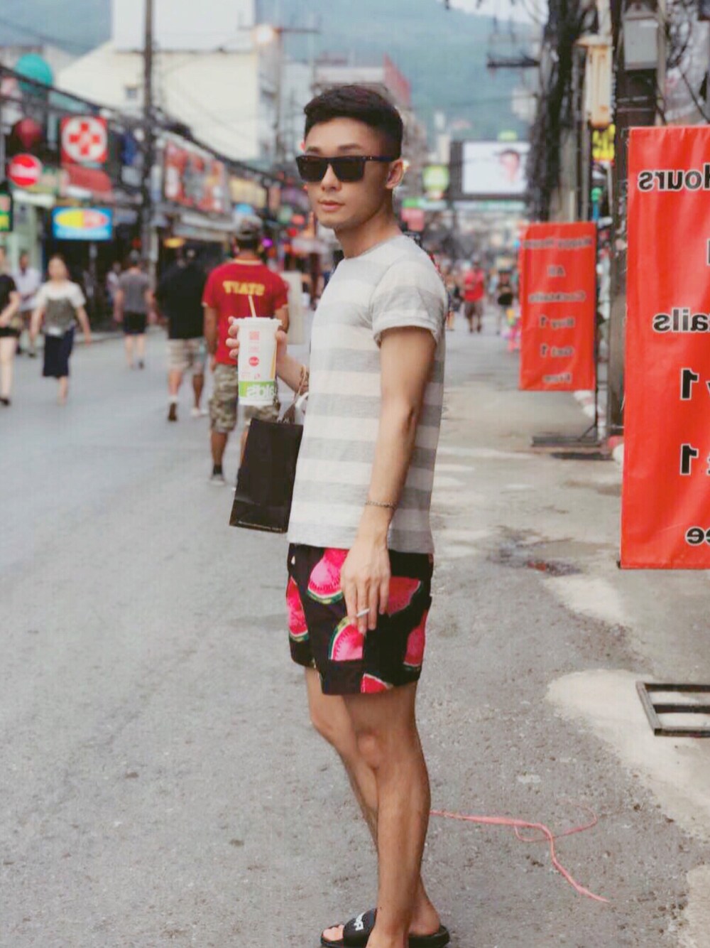 「tailand、summer」｜「ZARAのアイテム（Tシャツ/カットソー、グレー系）」を使った、Hippocampus海馬さん（メンズ・173cm）の秋コーディネートの1枚目の写真