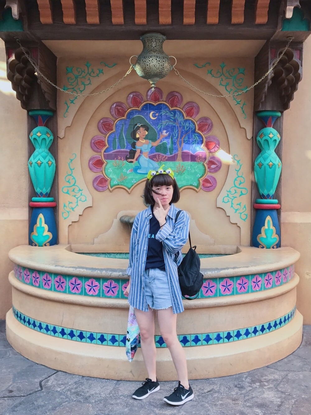 「Japan、disneysea、Levi's、BEAMS、Nike flyknit」｜「BEAMSのBEAMS / BEAMS ロゴTシャツ（Tシャツ/カットソー、ホワイト系）」を使った、Zさん（レディース・161cm）の夏コーディネートの1枚目の写真