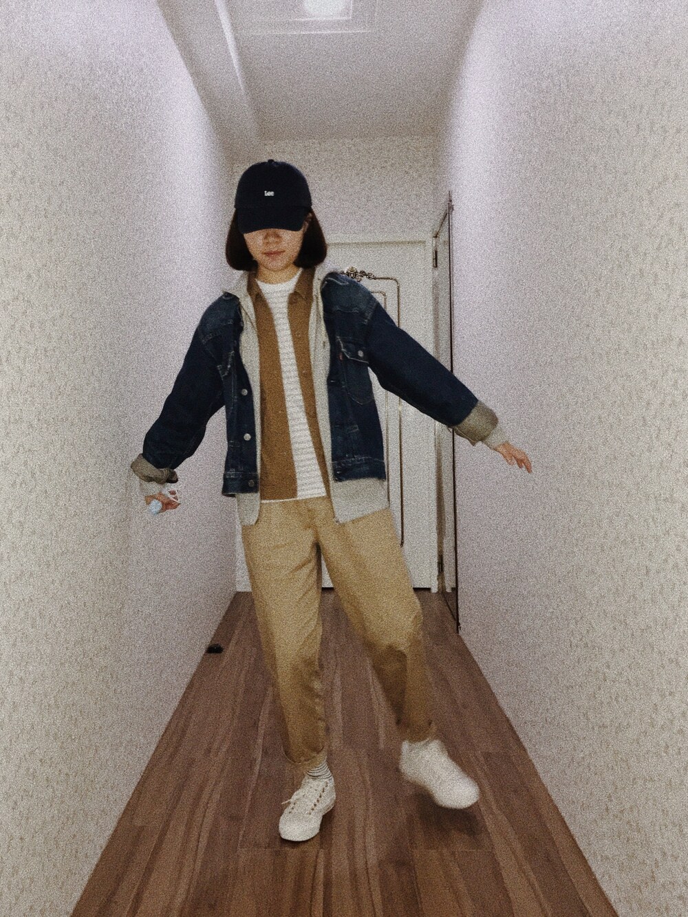 「winter」｜「Levi'sのアイテム（デニムジャケット、ブルー系）」を使った、Zさん（レディース・161cm）の冬コーディネートの1枚目の写真