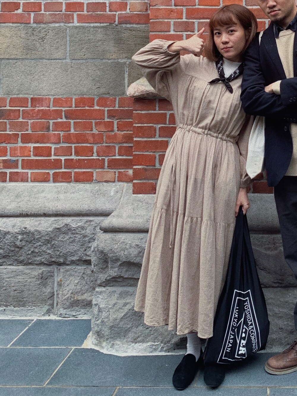 「Taiwan、TAIPEI、wedding dress」｜「BEAMS BOYのBEAMS BOY / スエード スリッポン（スリッポン、ブラック系）」を使った、Zさん（レディース・161cm）の秋コーディネートの1枚目の写真