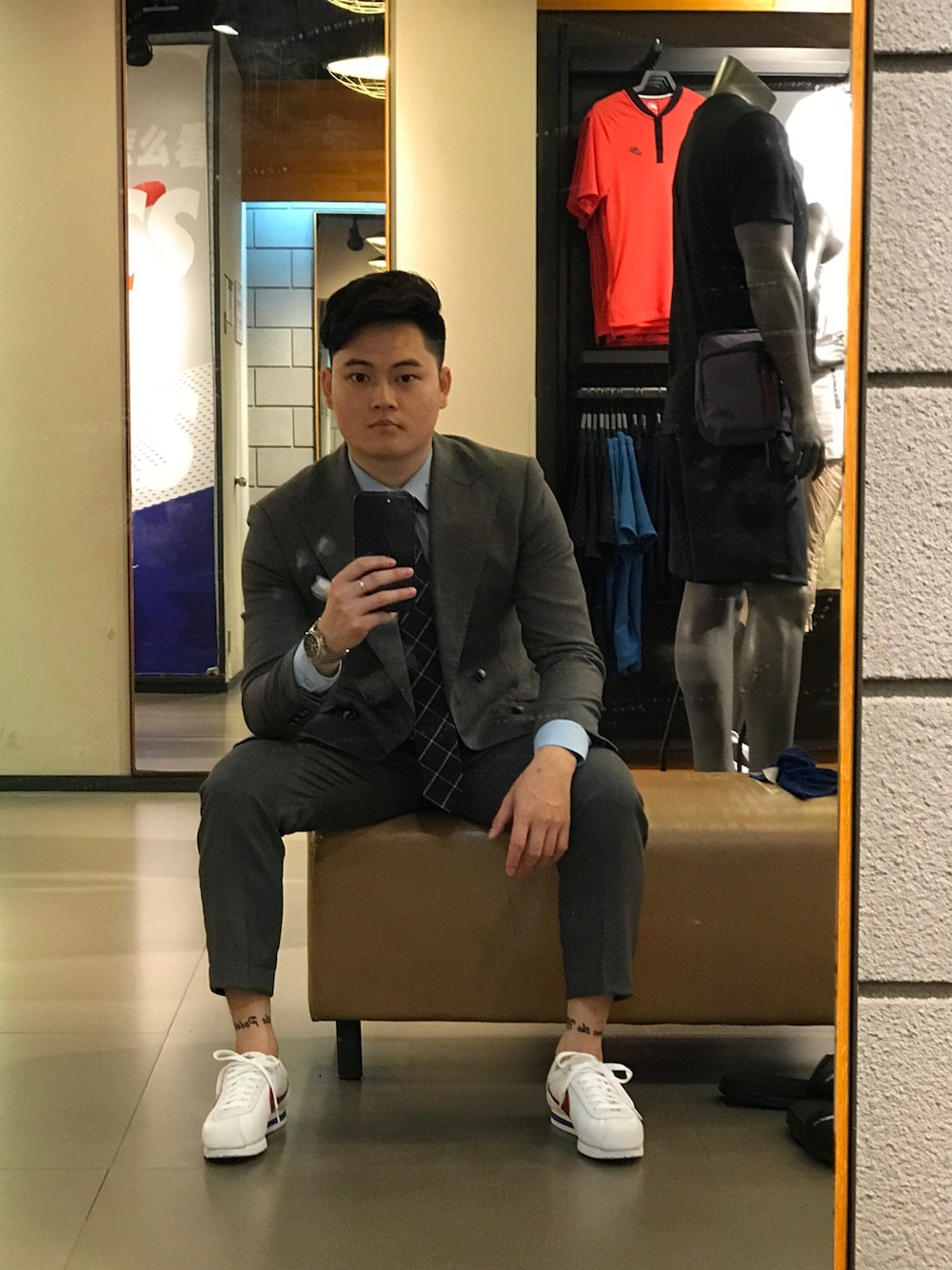 「jiushixianshengのアイテム（スーツジャケット、グレー系）」を使った、就是先生さん（メンズ・168cm）の春コーディネートの1枚目の写真
