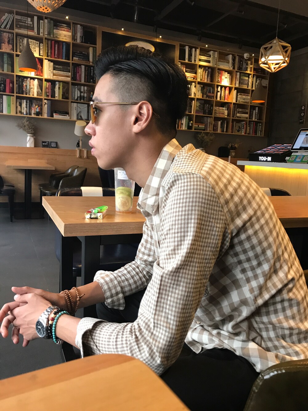 「就是先生のアイテム（シャツ/ブラウス、ベージュ系）」を使った、就是先生さん（メンズ・168cm）の夏コーディネートの1枚目の写真