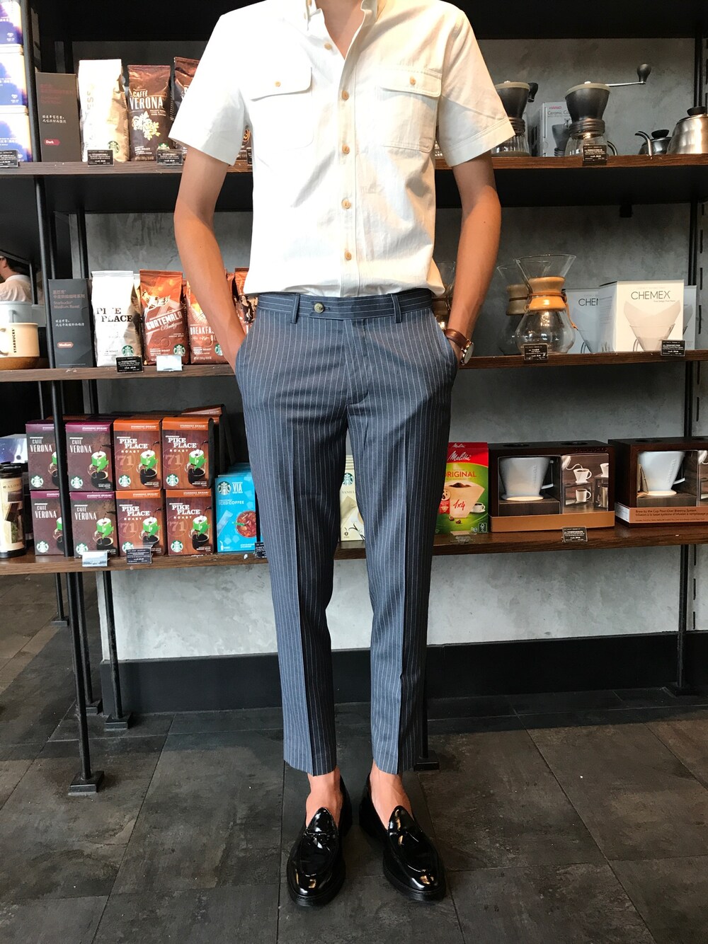 「就是先生のアイテム（スラックス、グレー系）」を使った、就是先生さん（メンズ・168cm）の夏コーディネートの1枚目の写真