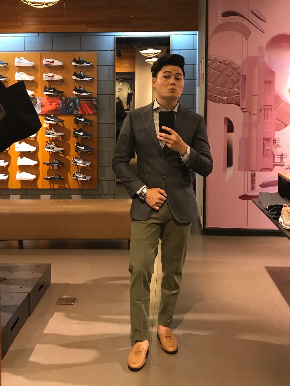 「JSGのアイテム（チノパンツ、グリーン系）」を使った、就是先生さん（メンズ・173cm）の夏コーディネートの1枚目の写真